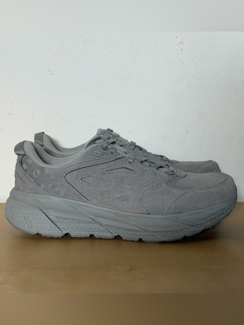 Hoka One One Clifton L Suede Limestone Grey Sneakers 1122571-LLTN Men’s Size 9